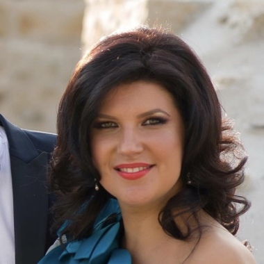 Petronela Morosanu Make-up Artist
