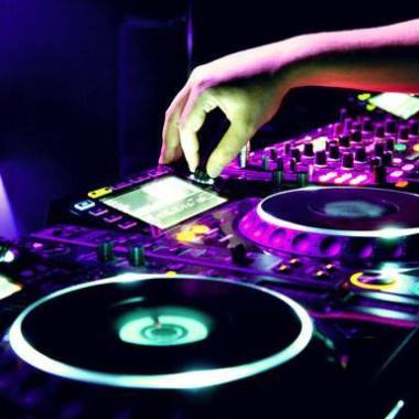 Dj Tony Dickson 0472388646