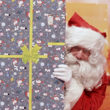 Père Noël attentionné et respectueux