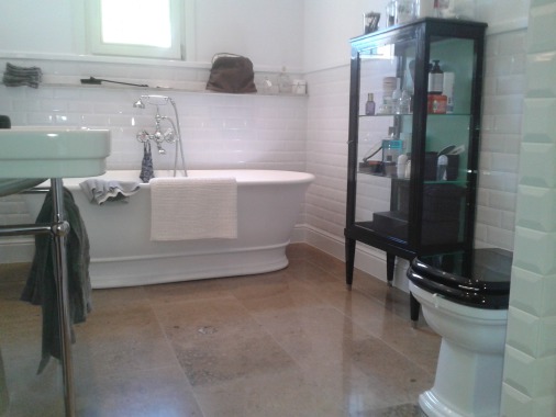 EMWIK, Travaux general dans le batiment, fenetres,portes,volets,douche a l'itallienne.Garanti decnnele.