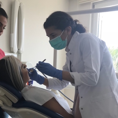Diş Hekimi Protez Uzmanı Dr. Mücahide Akoğlan