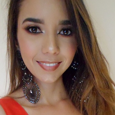 Zinai Molina - Maquillaje Profesional