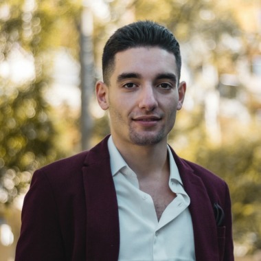 Алек Иванов