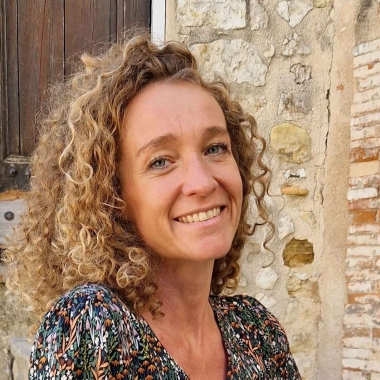 EVAMIA - Melanie Dewart