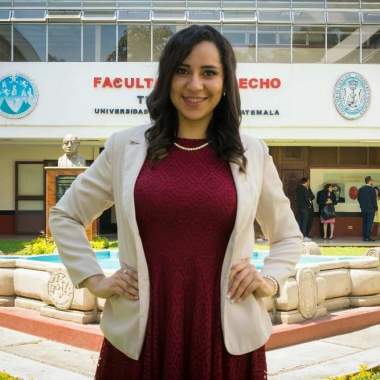 Licda. Carol González - Abogada y Notaria -
