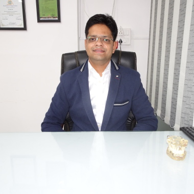 Dr Sumit Jain MDS