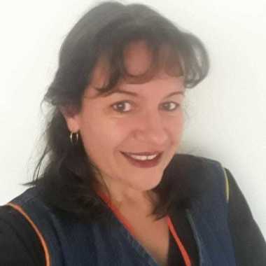 Docente Infantil - Artes, Manualidades, Música, Títeres, Teatro.  Niñera Certificada, Instructura de Natación.  Administradora.