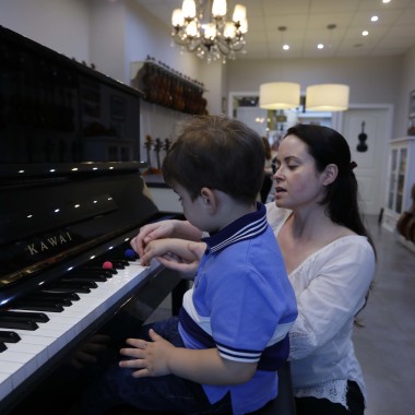 Estudio de piano del Método Suzuki "Little playmates"
