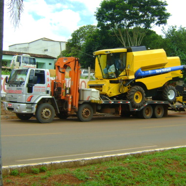 AZEVEDO TRANSPORTE DE MÁQUINAS AGRÍCOLAS E SERVIÇOS
