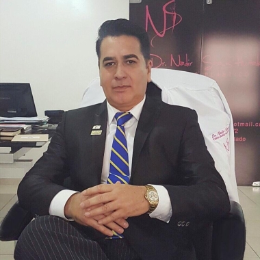 Dr. Nadir Salaues - Cirujano Plástico Acreditado
