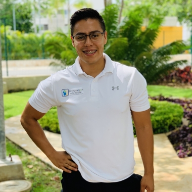 Julio Flores ( Paravincit fitness trainer)