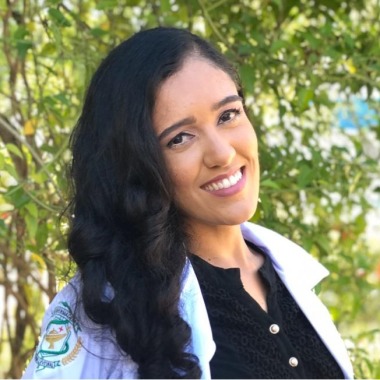 Profissional: Larissa Omena