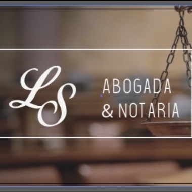 Lhea Sandoval, abogada y notaria