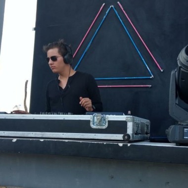 DJ