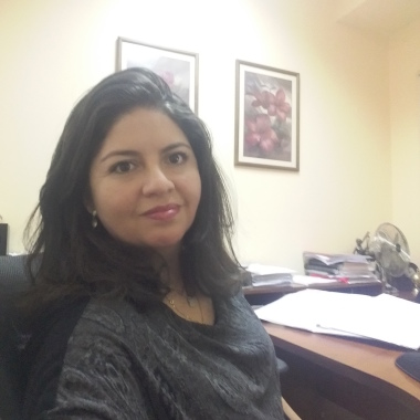 Abogada  especialista en derecho público, laboral y civil.