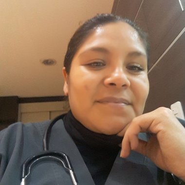 Enfermera auxiliar, cuidado del adulto mayor
