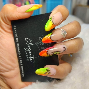 Élégante Ladyz