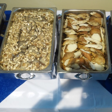 Cuento con  un catering que se llama "BUFFET DE CASA"