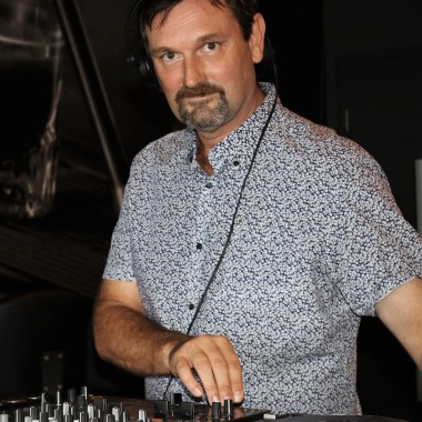 Dj Glenn W  Cairns (Wedding and event DJ)