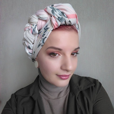 Meryl Ipek Makeup Artist 