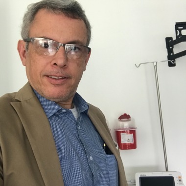Dr. Guillermo Pérez Médico Gastroenterologo