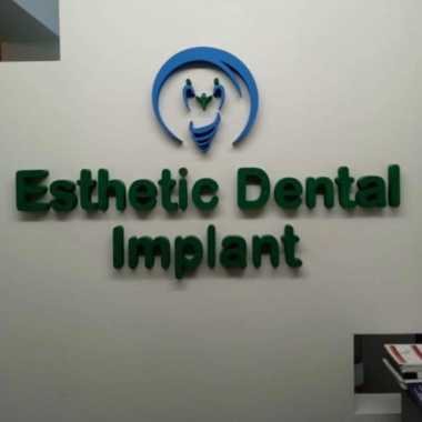 Esthetic Dental Implant