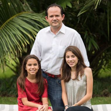 CLÍNICA DENTAL DR. RAFAEL ROBELO M