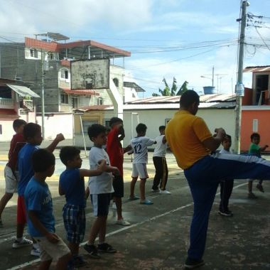 Escuela de krav maga y mejoramiento fisico