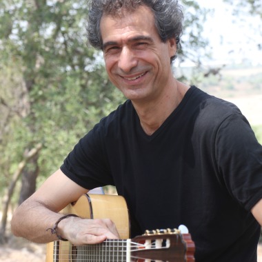 גיטרה לטינית-אורי ברכה