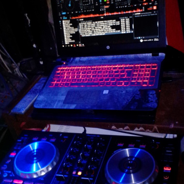DJ MAX
