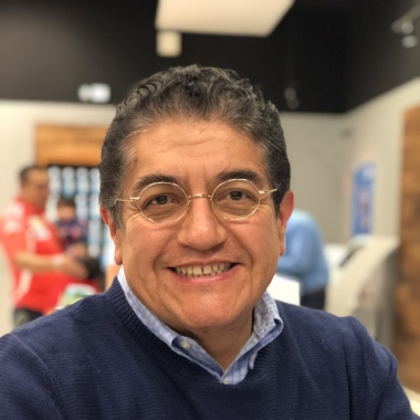 Lic. Roberto Flores,  Abogado Litigante