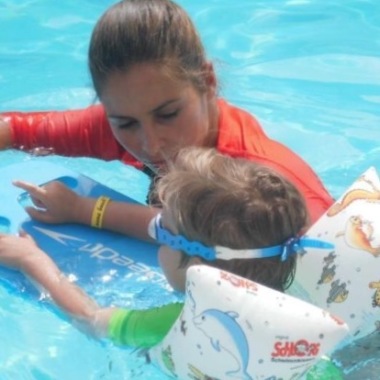 Schwimmkurse für Kinder (ab 3 Jahre) und Erwachsenen 