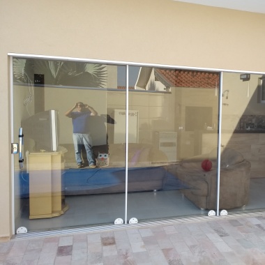Vidraçaria e Toldos Lucena