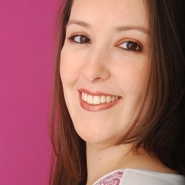 Modela plus size, curvy e recepcionista em eventos