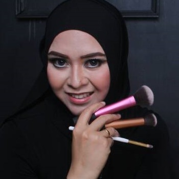 Kursus Make Up Makassar by Dewi O Lebbi (MUA)