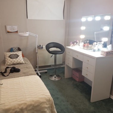 Oana Dobre Makeup Artist