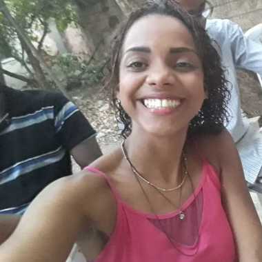 Camila cuidadora e professora