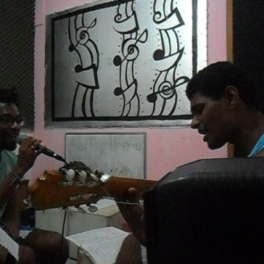 Aulas de canto e instrumentos