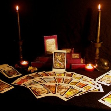 VIDENTE INÁ (PODEROSA MÃE DE SANTO) CARTAS, BÚZIOS E TARÔ