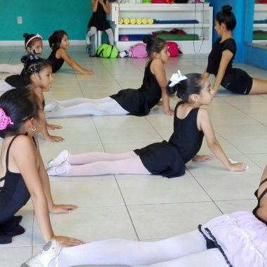 Maestra de ballet clásico 
