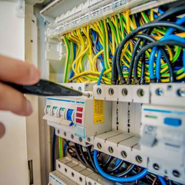 Servicios eléctricos y telefónicos
