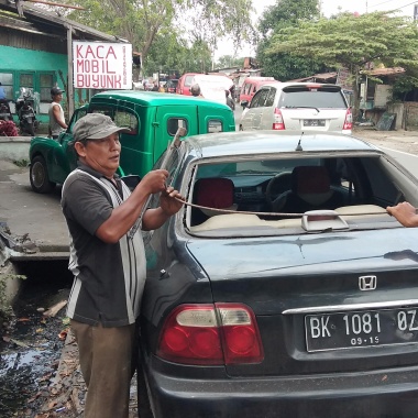 Kaca Mobil Buyunk