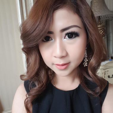 Fresh and glam make up artis 082196879999