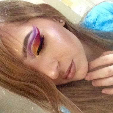 Tesdy make up artist