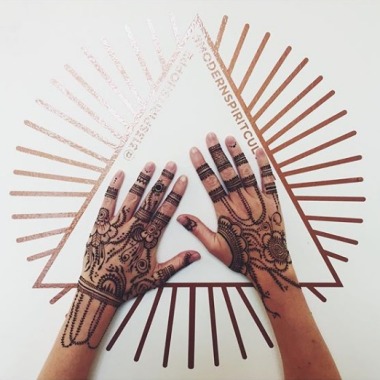 Nicole Bishop | Tarot + Intuitive Henna