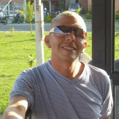Elegancia y Pasión: Estilista Maestro