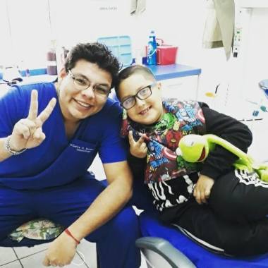 Dr. Carlos Betancourt , Odontólogo Esteticista