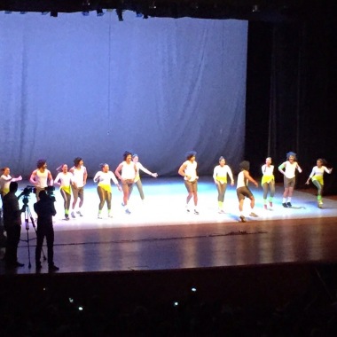 Aulas de Natação e Dança.