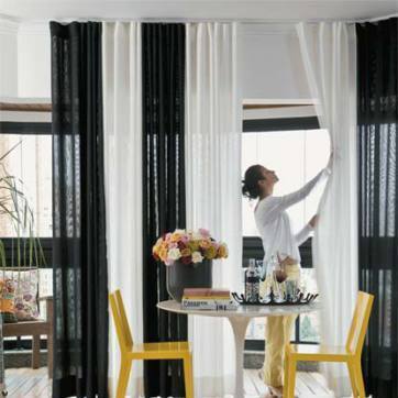 Cortinaggio, Cortinas e persianas. 