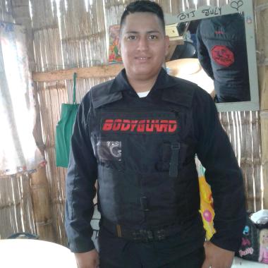 Soy agente de segurdidad y ayudande limpieza